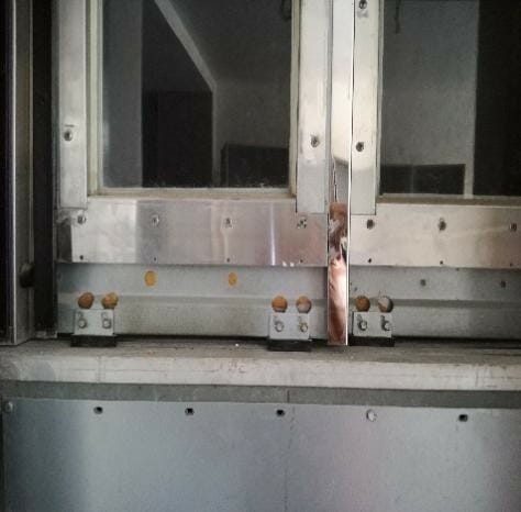 landing door shoe